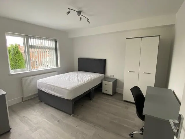 6 bedroom house for rent