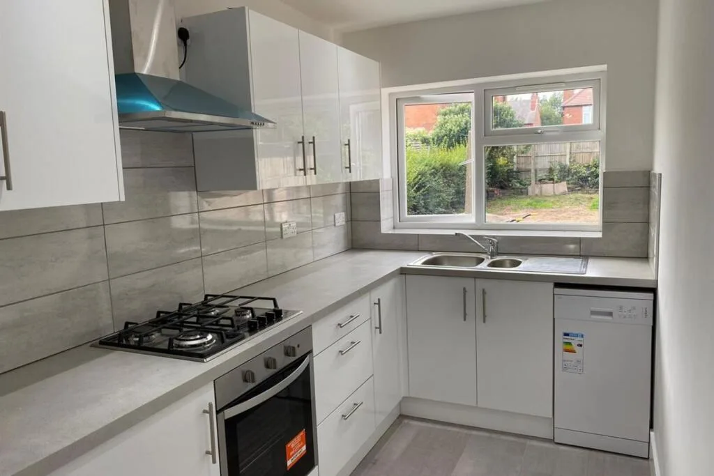 6 bedroom house for rent