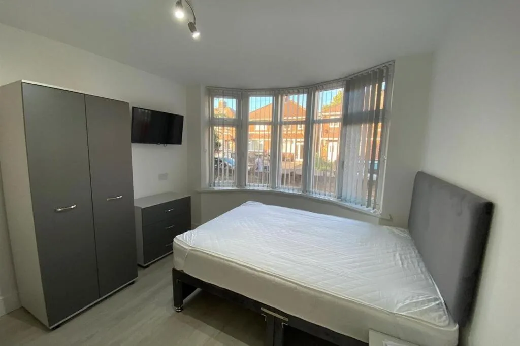 6 bedroom house for rent