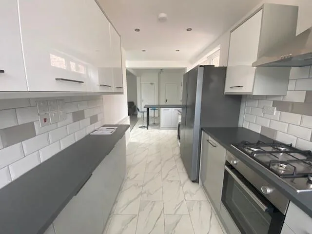 6 bedroom house for rent