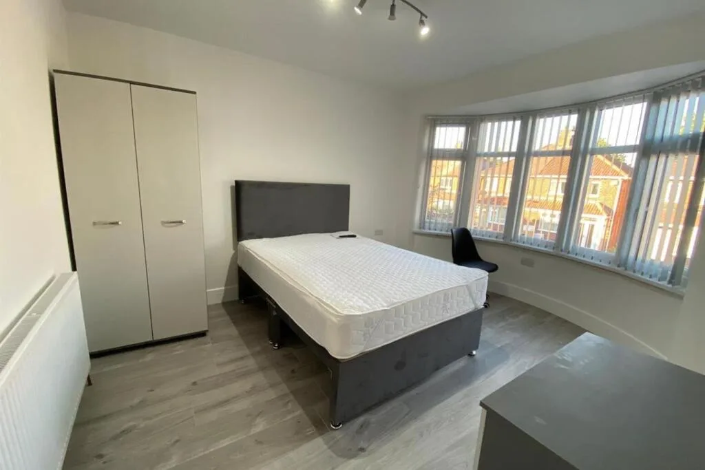 6 bedroom house for rent