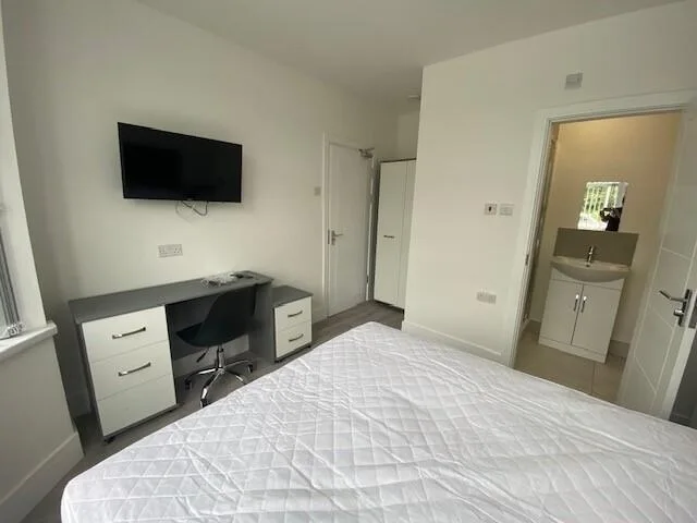 6 bedroom house for rent