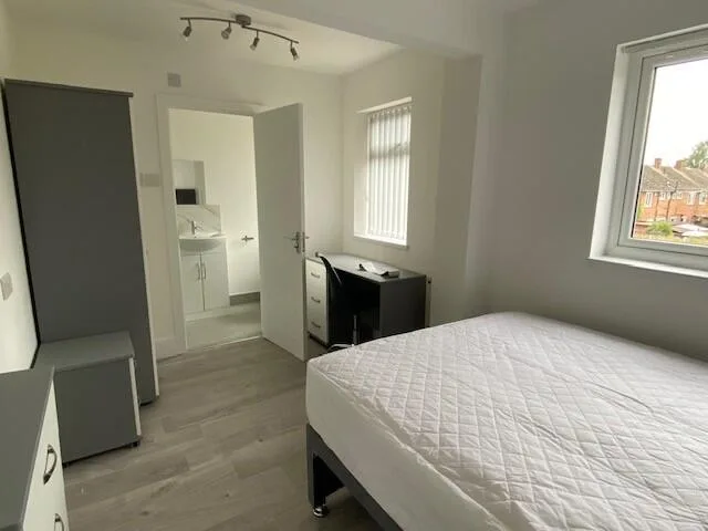 6 bedroom house for rent