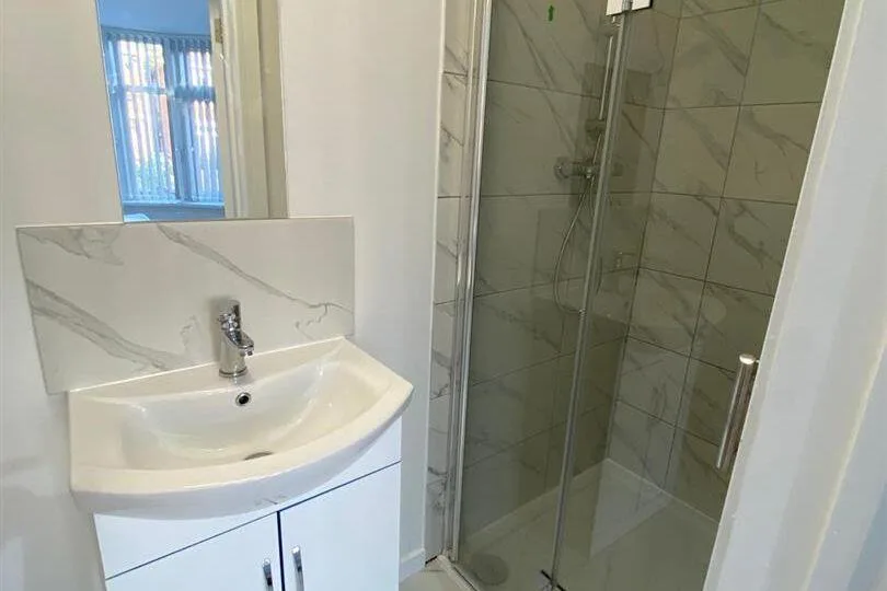 6 bedroom house for rent