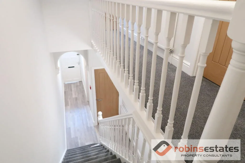6 bedroom semi-detached house for rent