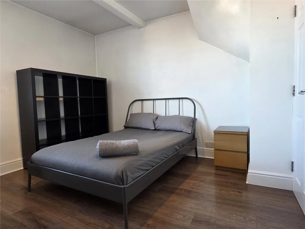 1 bedroom house share for rent