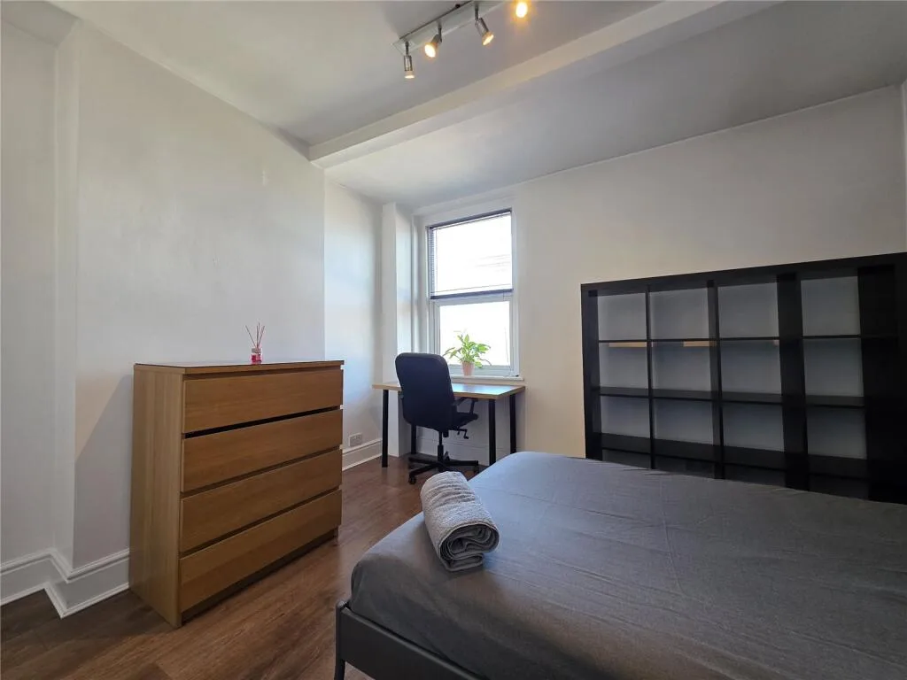 1 bedroom house share for rent