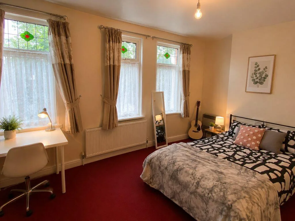 2 bedroom house share for rent