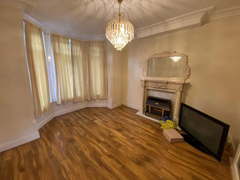 2 bedroom house share for rent