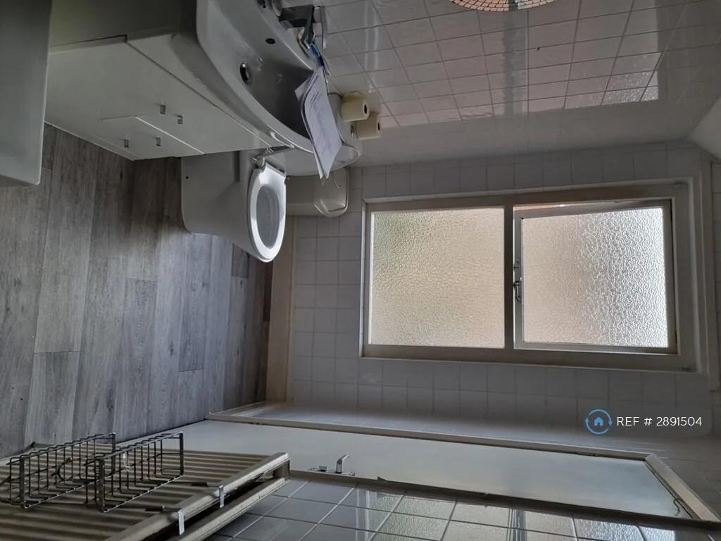 1 bedroom house share for rent