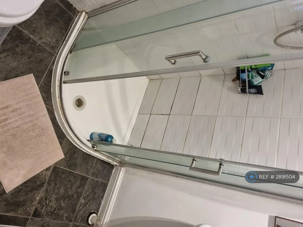 1 bedroom house share for rent