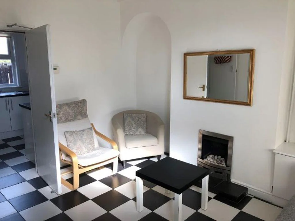 2 bedroom house for rent