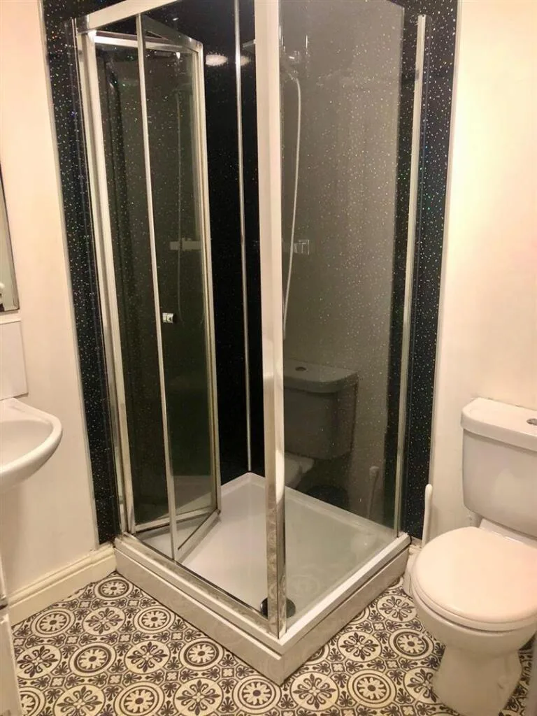 6 bedroom house for rent