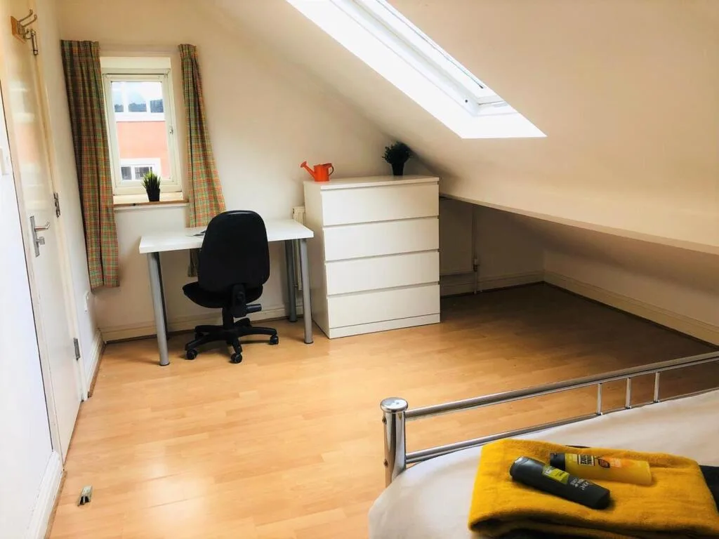 6 bedroom house for rent