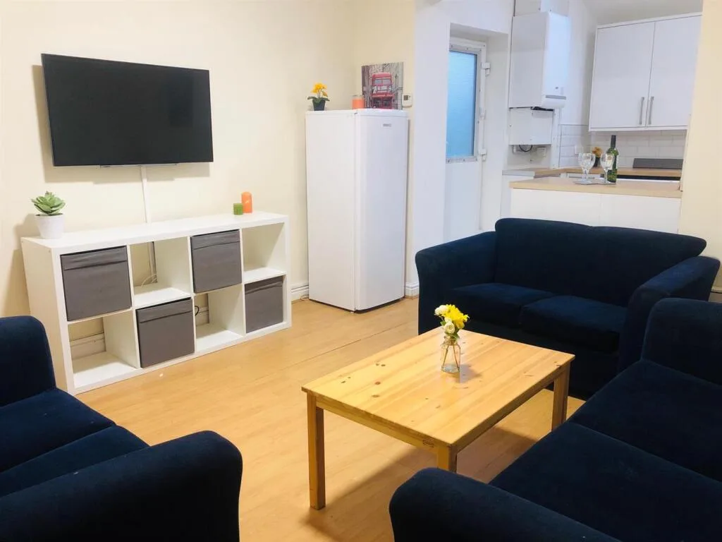 6 bedroom house for rent