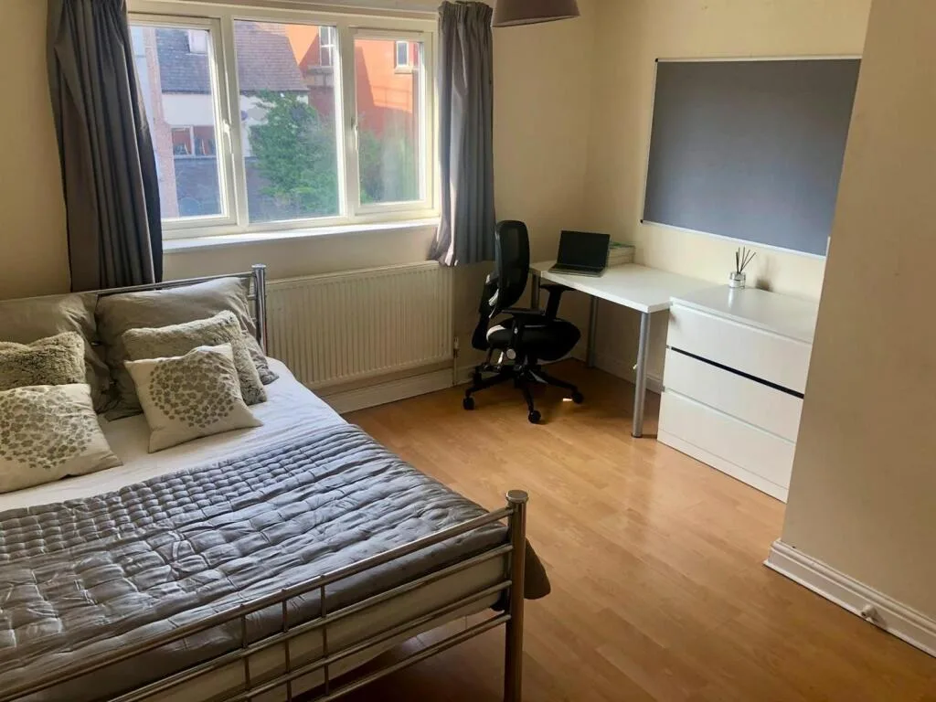 6 bedroom house for rent