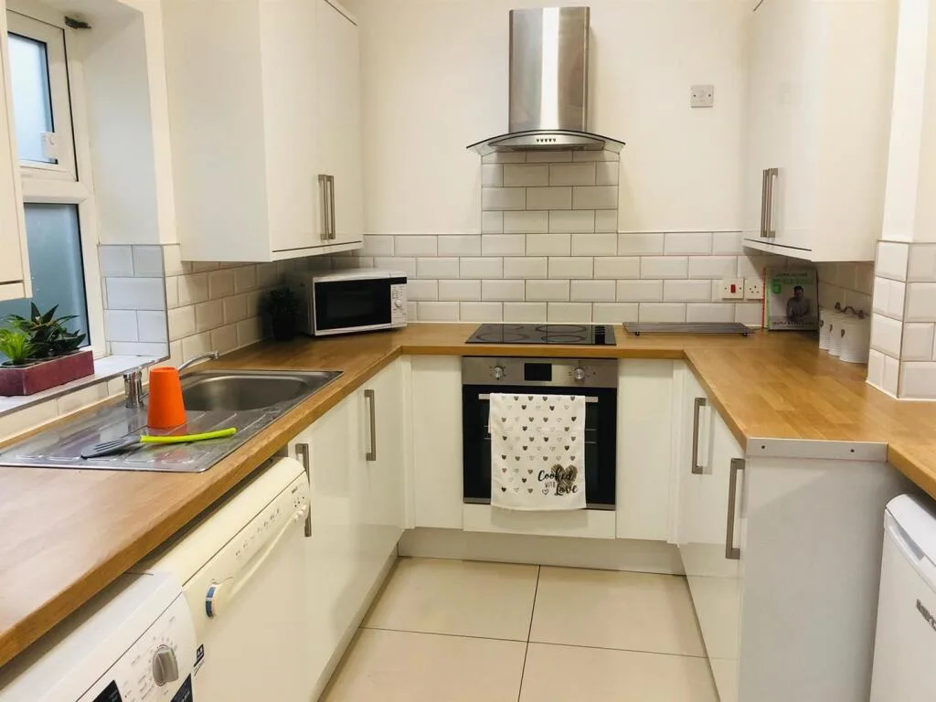 6 bedroom house for rent