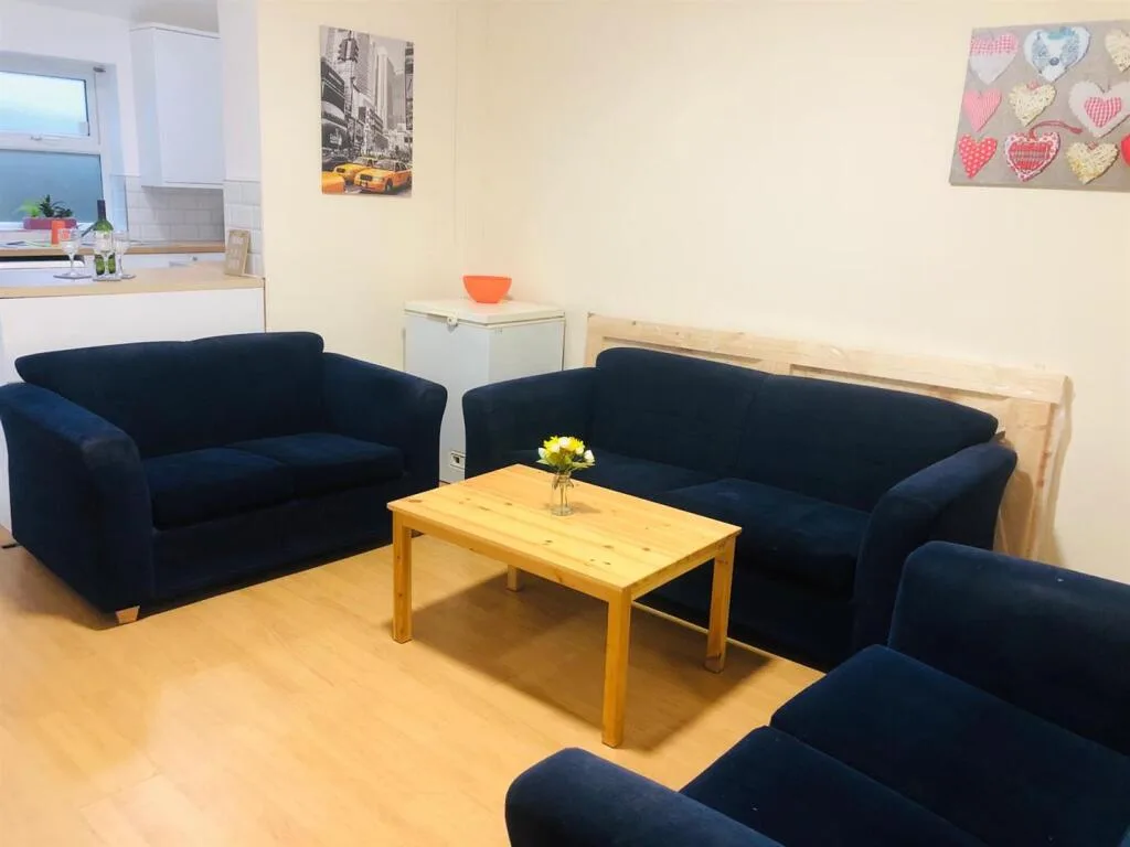 6 bedroom house for rent