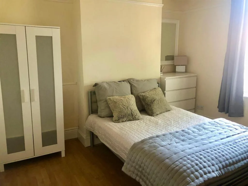 6 bedroom house for rent