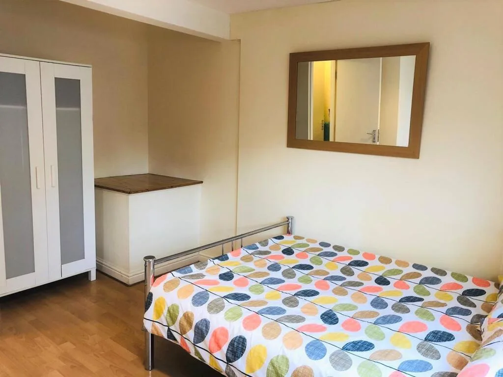 6 bedroom house for rent