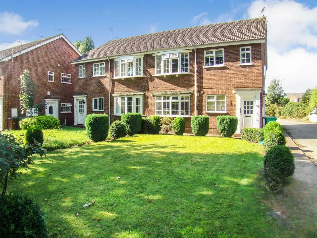 2 bedroom maisonette for rent
