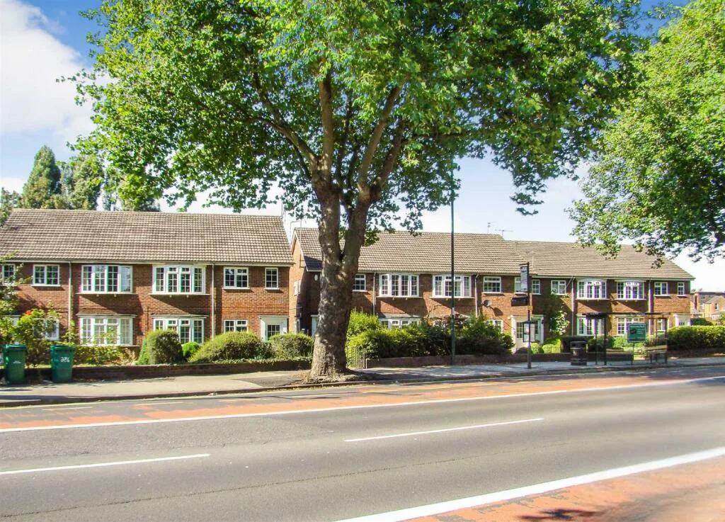 2 bedroom maisonette for rent