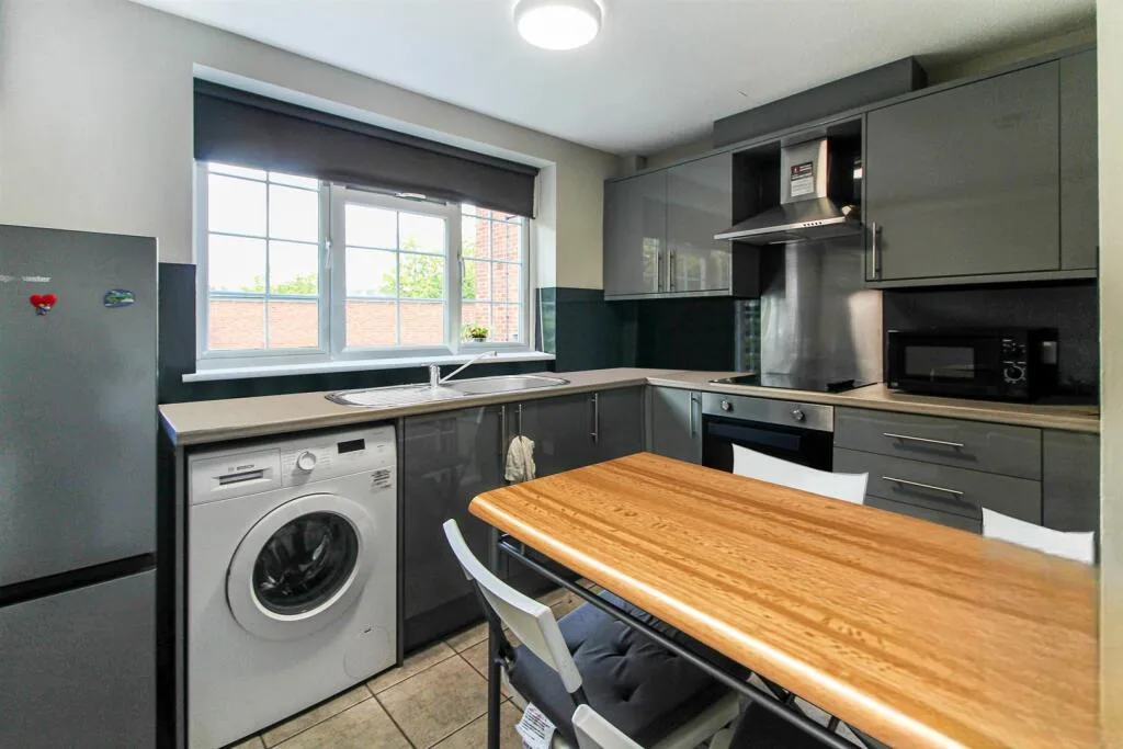 2 bedroom maisonette for rent