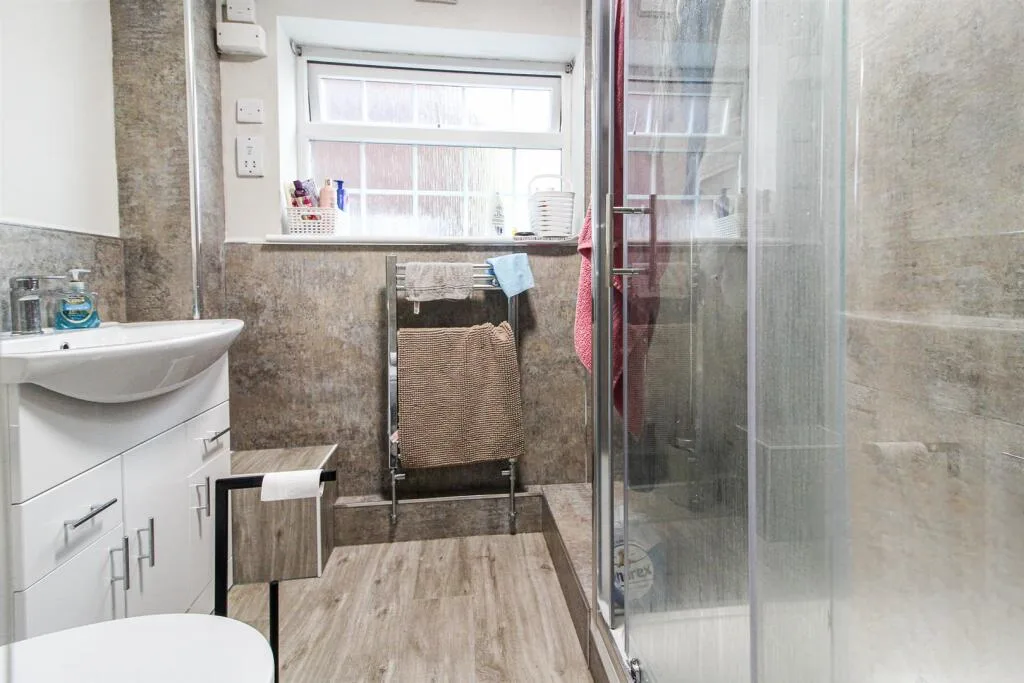 2 bedroom maisonette for rent