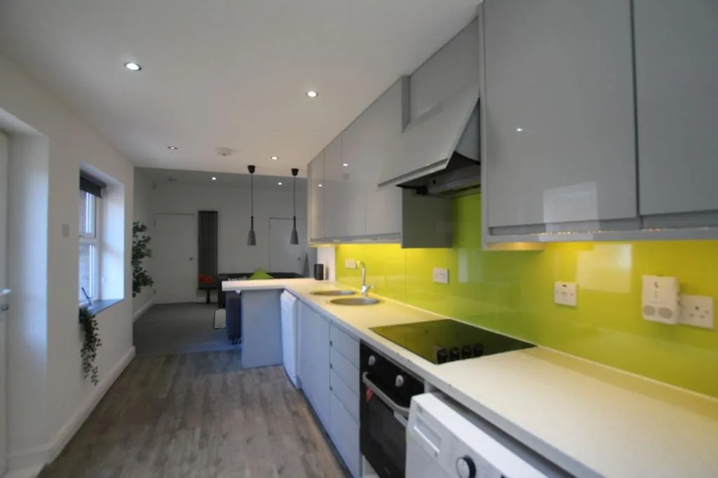 1 bedroom house share for rent