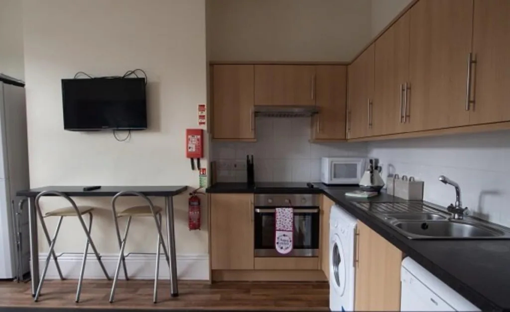 1 bedroom house share for rent