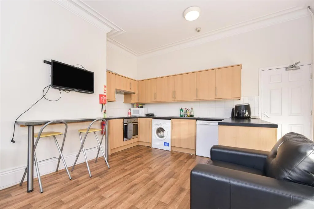 1 bedroom house share for rent
