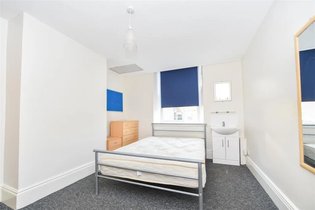 1 bedroom house share for rent