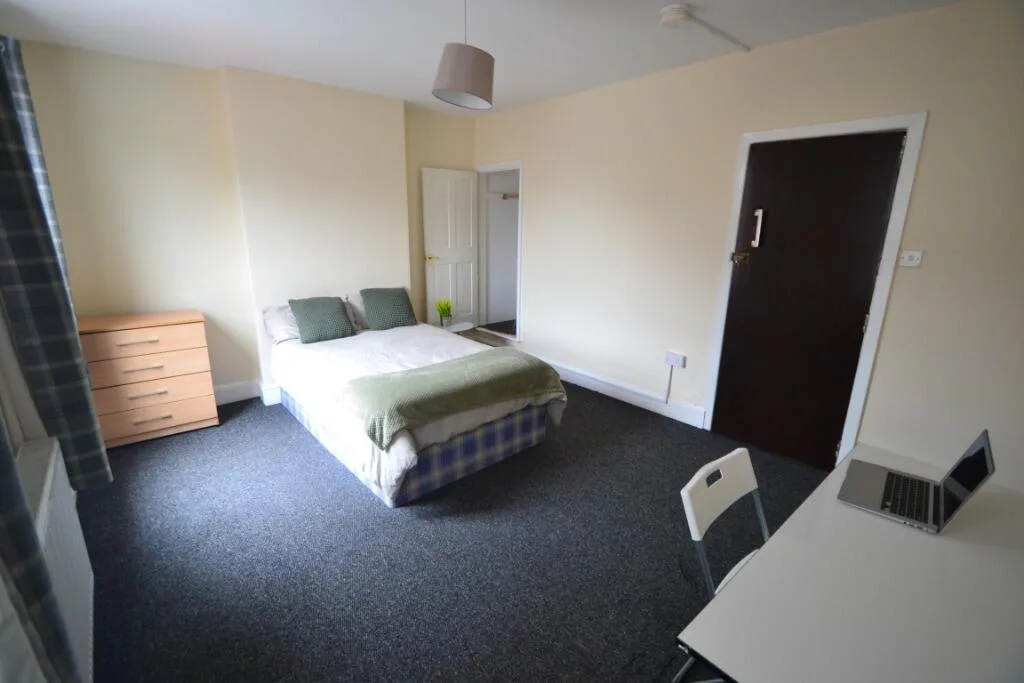 3 bedroom semi-detached house for rent
