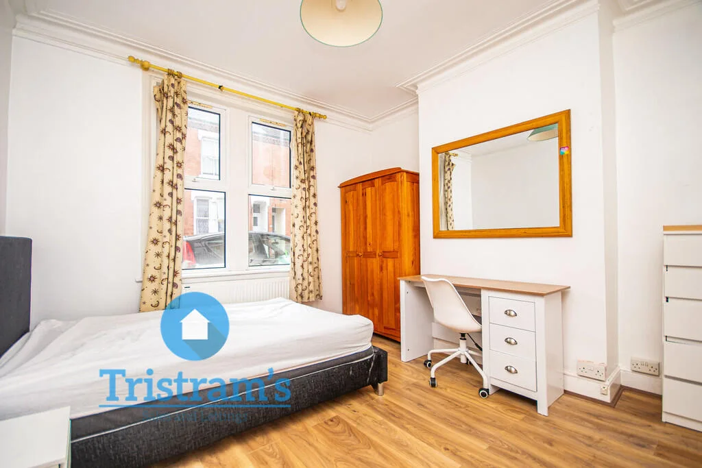 1 bedroom house share for rent
