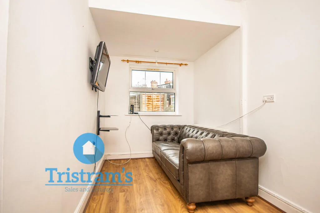 1 bedroom house share for rent