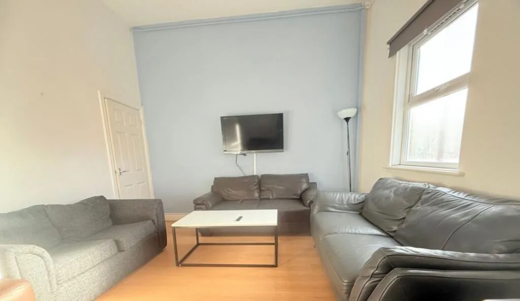 6 bedroom house for rent