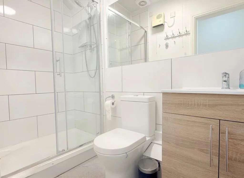 6 bedroom house for rent