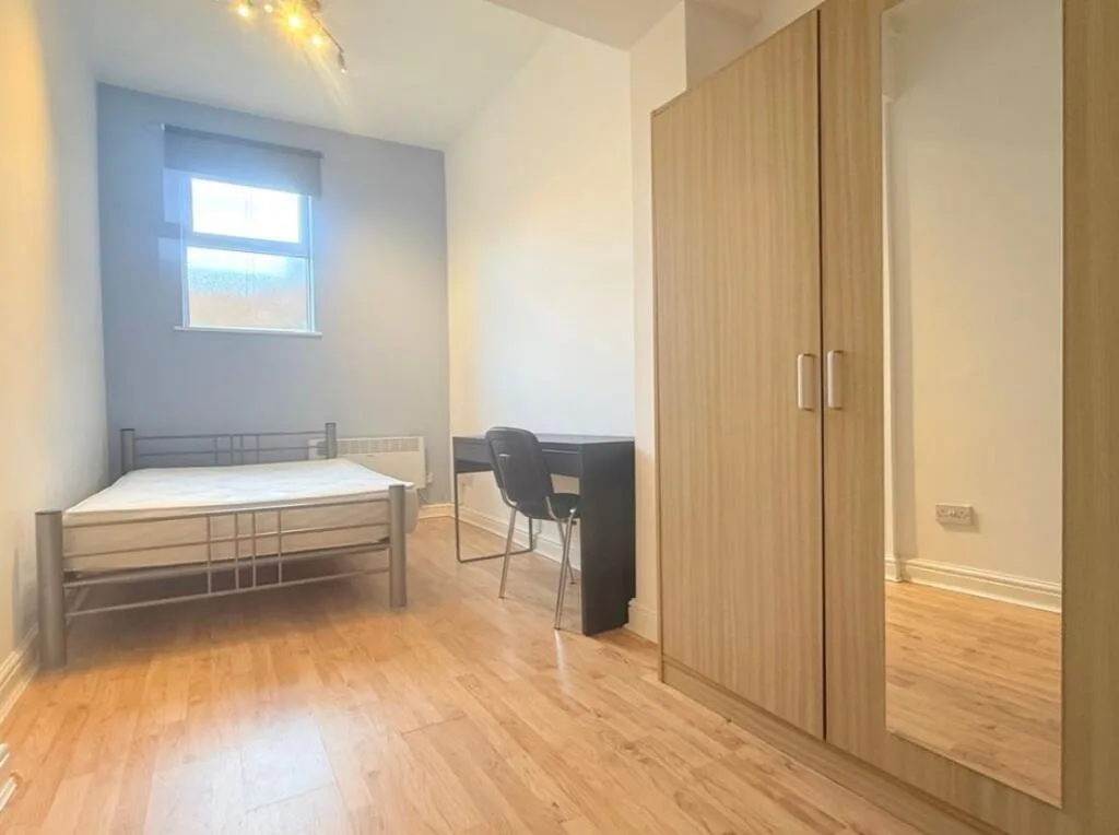 6 bedroom house for rent