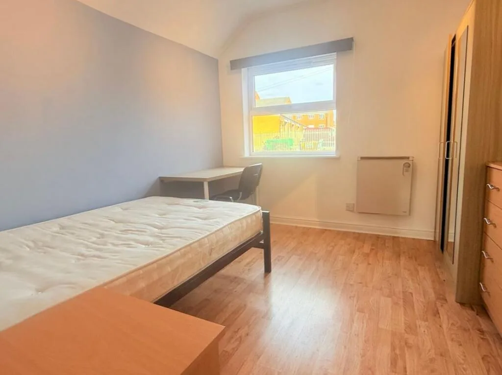 6 bedroom house for rent