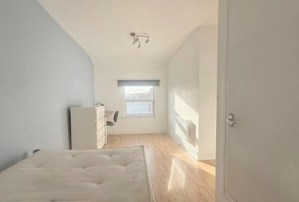 6 bedroom house for rent