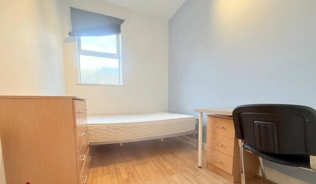 6 bedroom house for rent