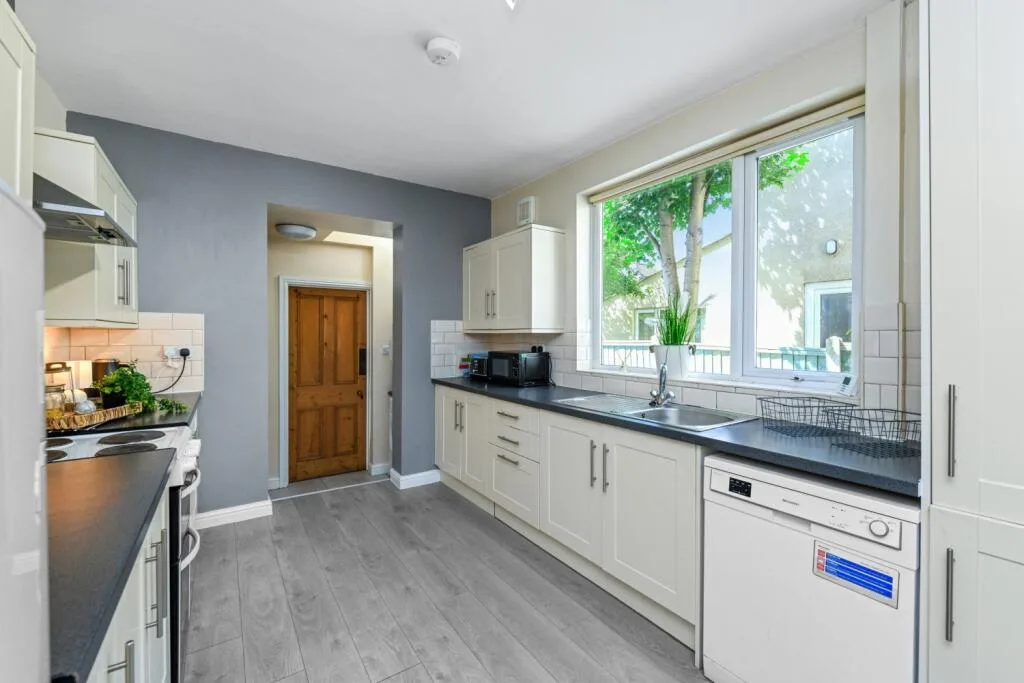 1 bedroom house share for rent