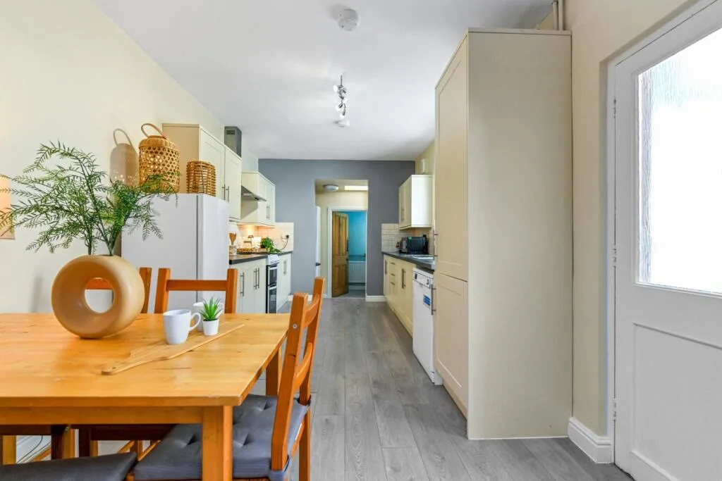 1 bedroom house share for rent