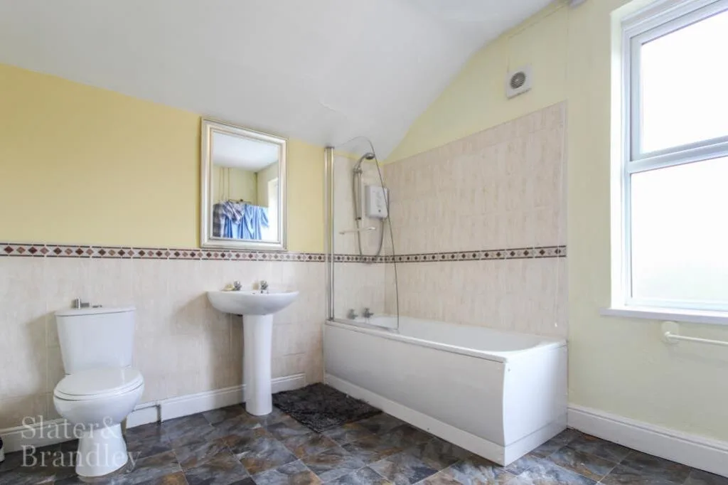 1 bedroom house share for rent