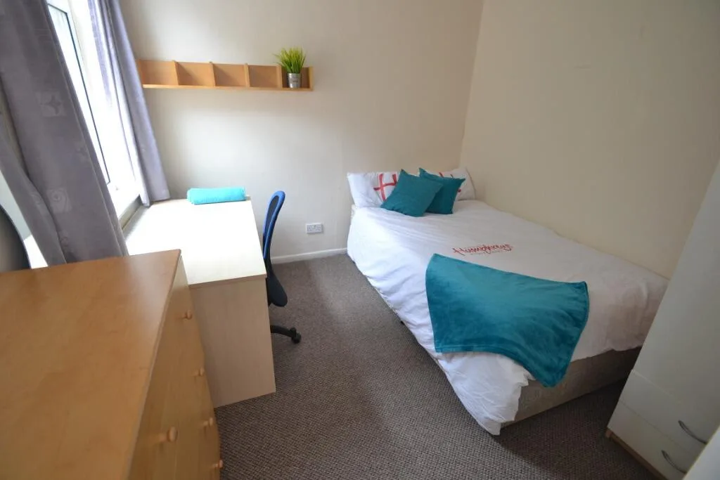 5 bedroom detached house for rent