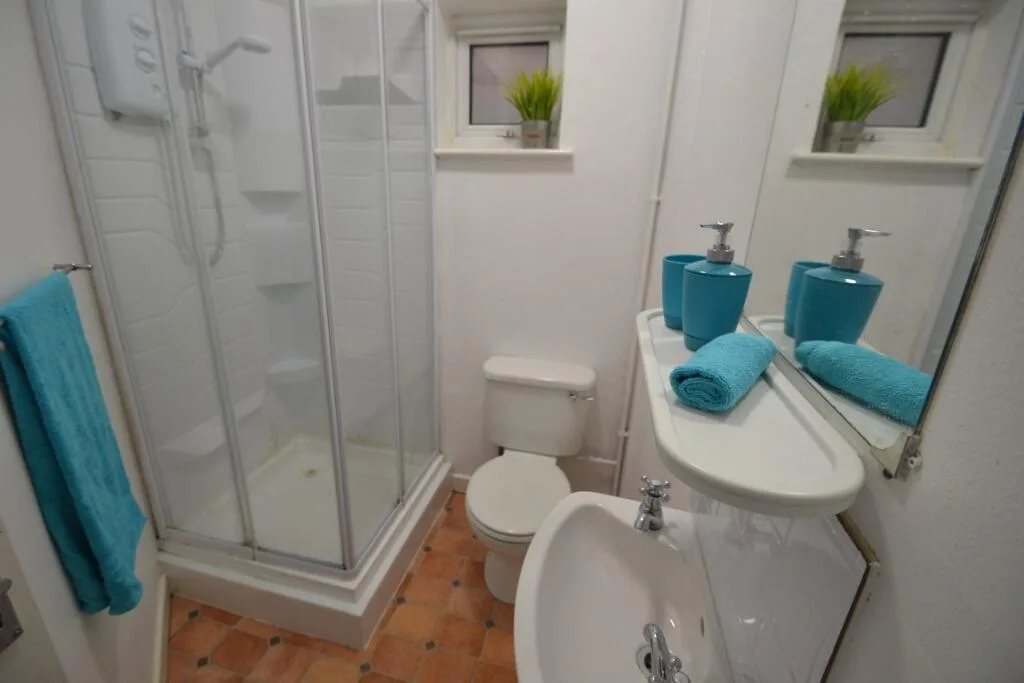 5 bedroom detached house for rent