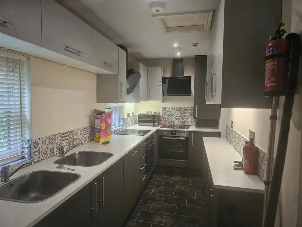 5 bedroom apartment for rent