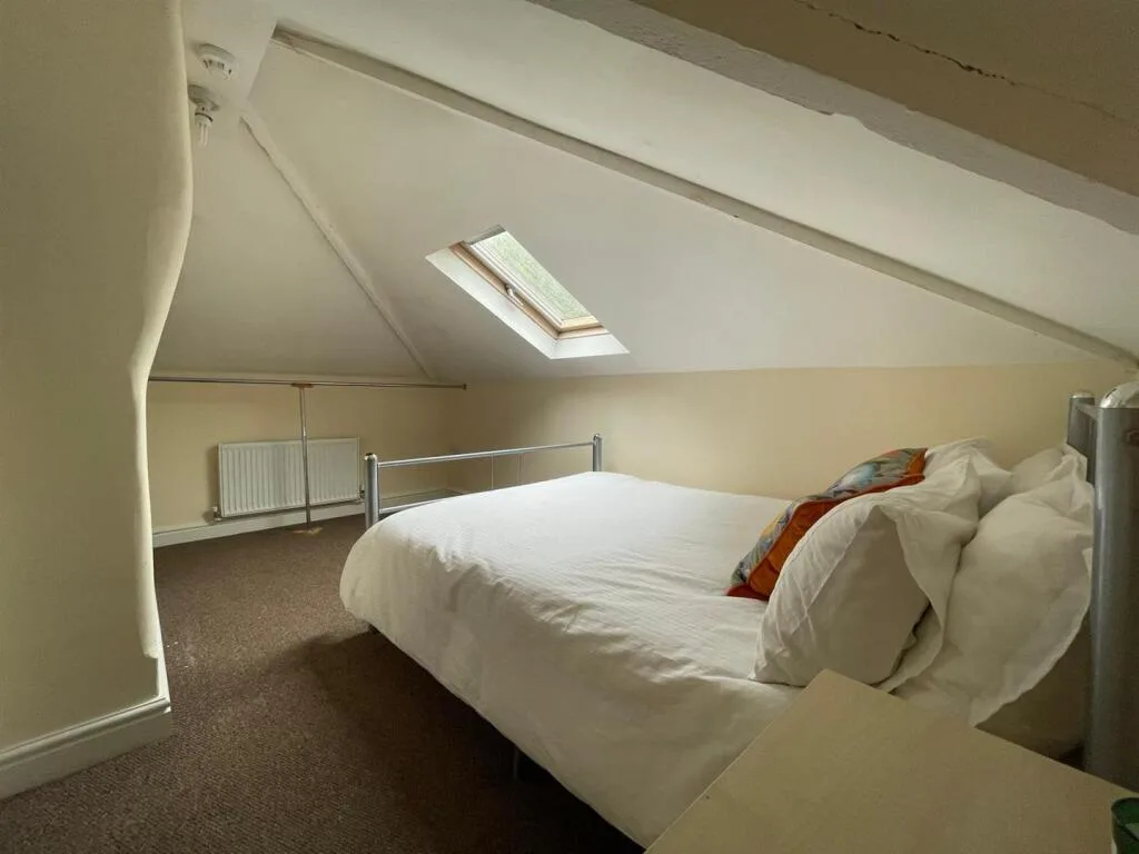 5 bedroom apartment for rent