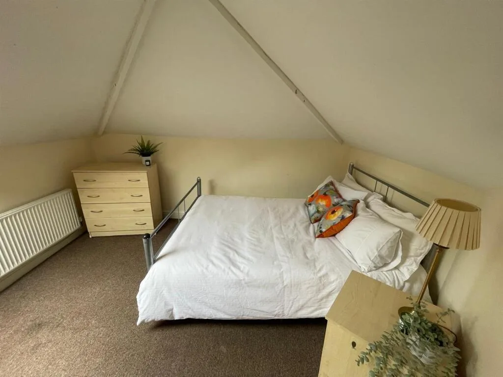 5 bedroom apartment for rent