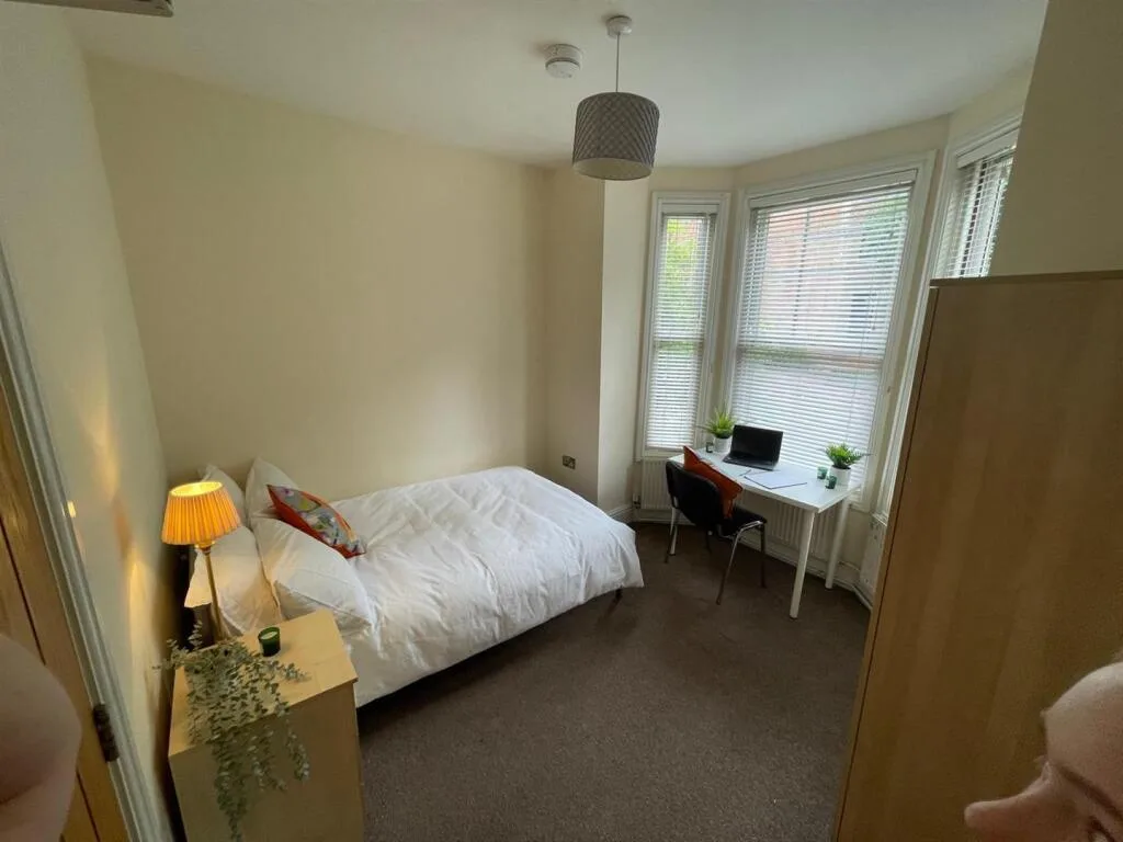 5 bedroom apartment for rent